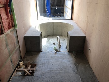 浴室の工事を進めています。