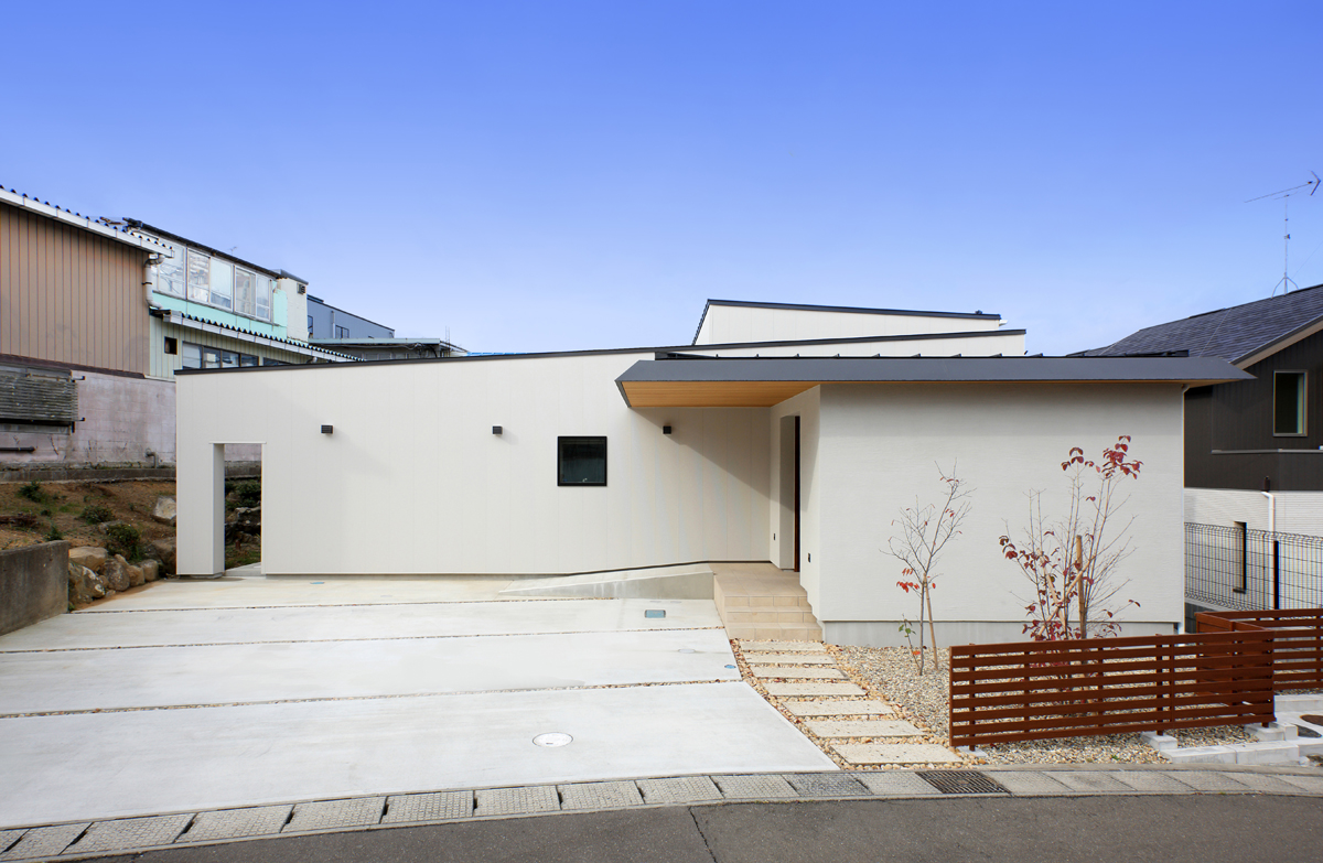 中庭と回廊のある平屋